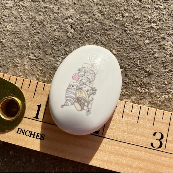 Precious Moments Samuel J Butcher Enesco White Oval Brooch with Cartoon Design - Picture 9 of 10